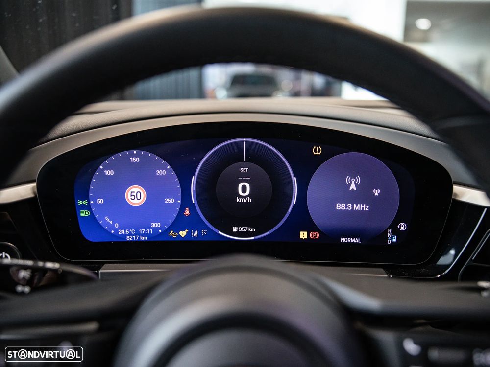 Porsche Macan Electric - 22
