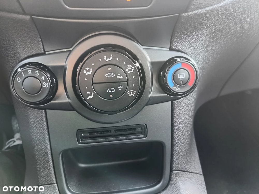 Ford Fiesta - 23