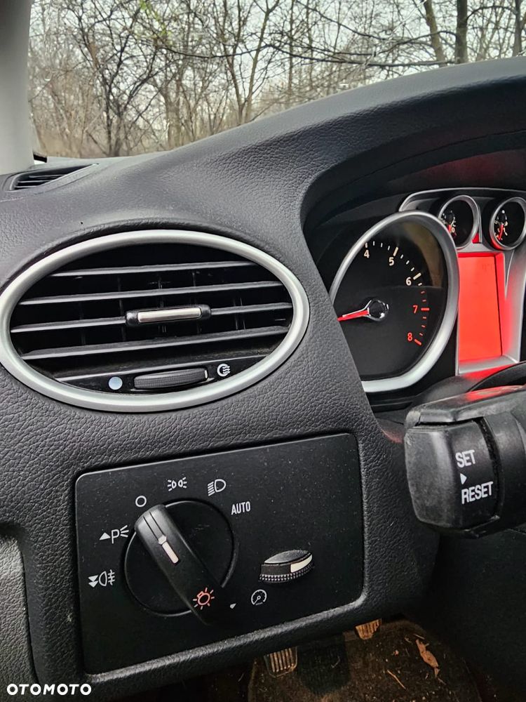 Ford Focus 1.6 16V Titanium - 30