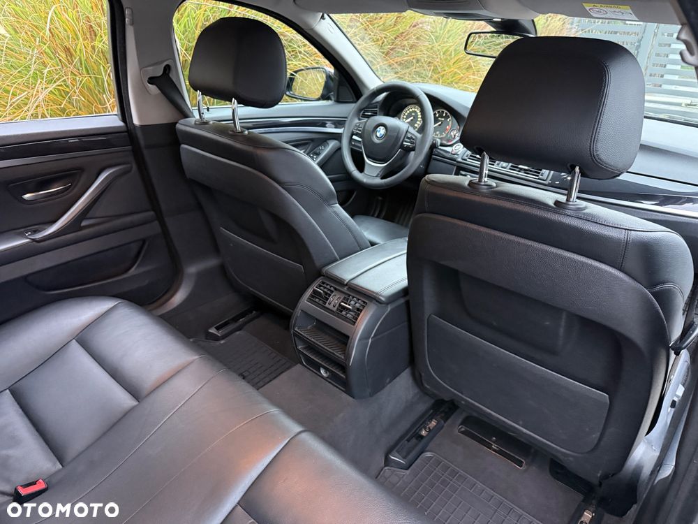 BMW Seria 5 525d xDrive - 34