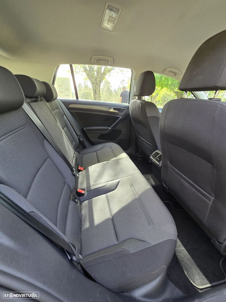 VW Golf 1.6 TDI Confortline - 13