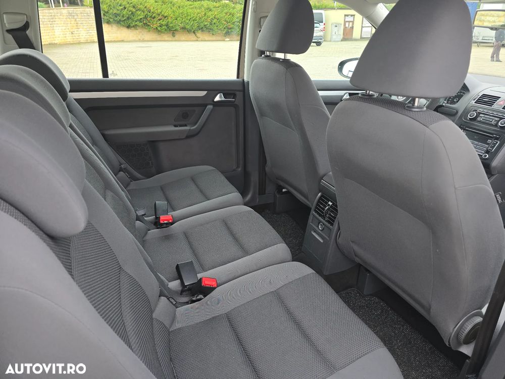 Volkswagen Touran 1.6 TDI SCR BlueMotion Technology Comfortline - 9