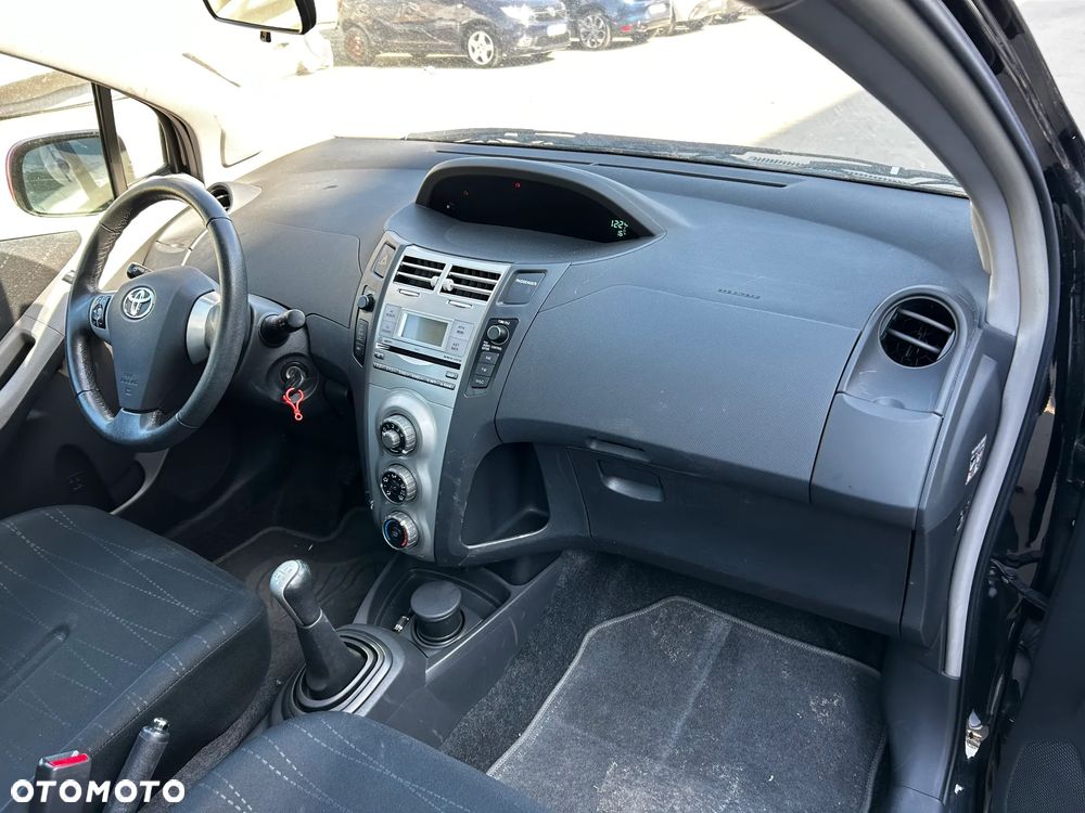 Toyota Yaris - 11