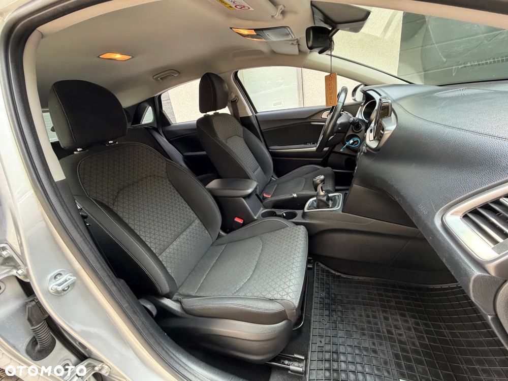 Kia Ceed 1.4 L - 11