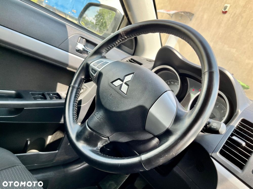 Mitsubishi Lancer 1.5 Invite - 27