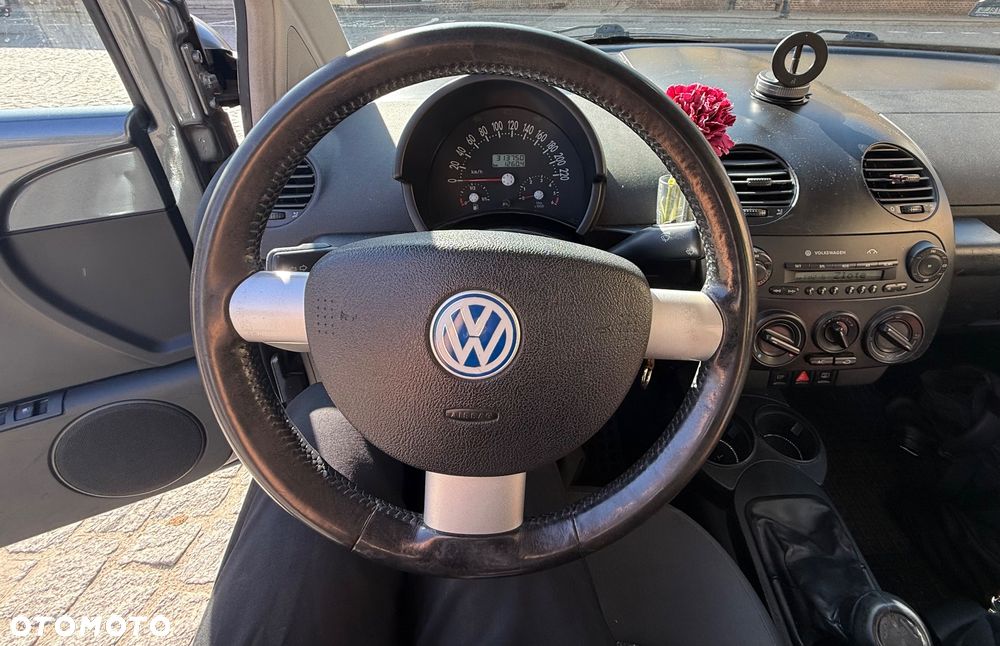 Volkswagen New Beetle - 8