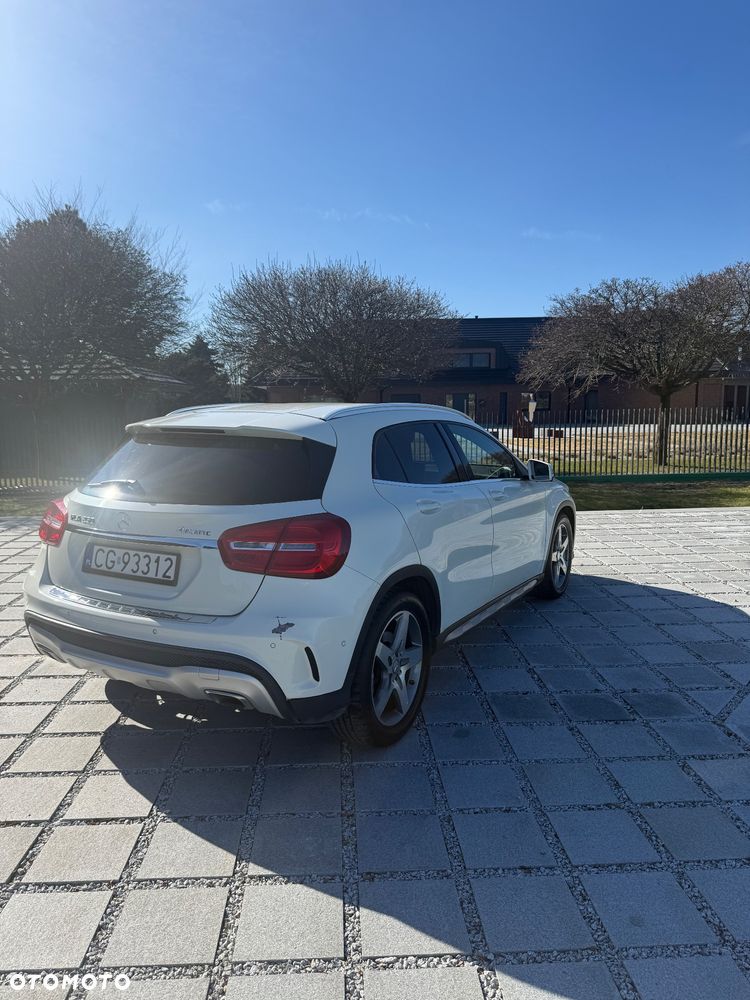 Mercedes-Benz GLA 250 4-Matic - 4