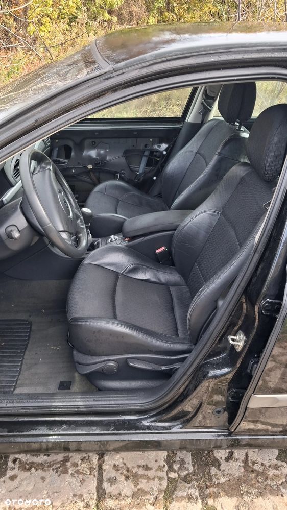 Na części Renault Laguna II HB Lift silnik 1.9 DCI 110 KM F9Q758 skrzynia maska zderzak drzwi klapa szyba fotel kanapa deska lusterko lampa kod lakieru: NV676 - 11