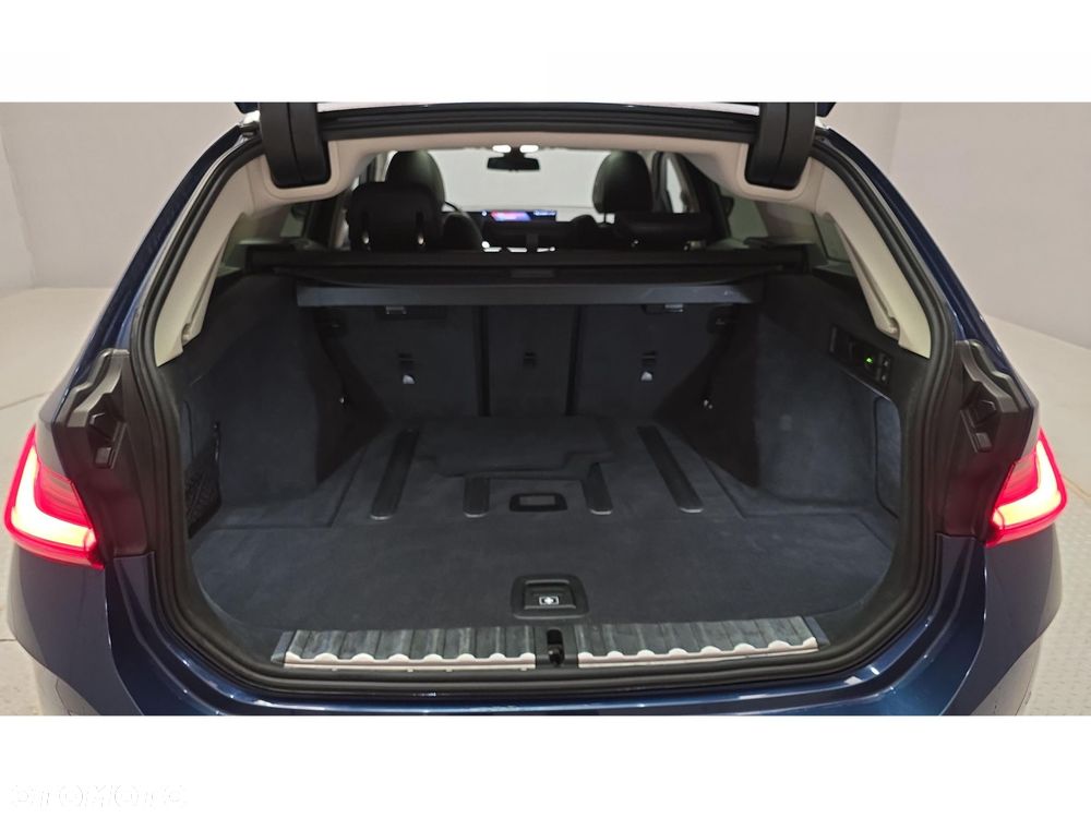 BMW Seria 3 320d xDrive - 24