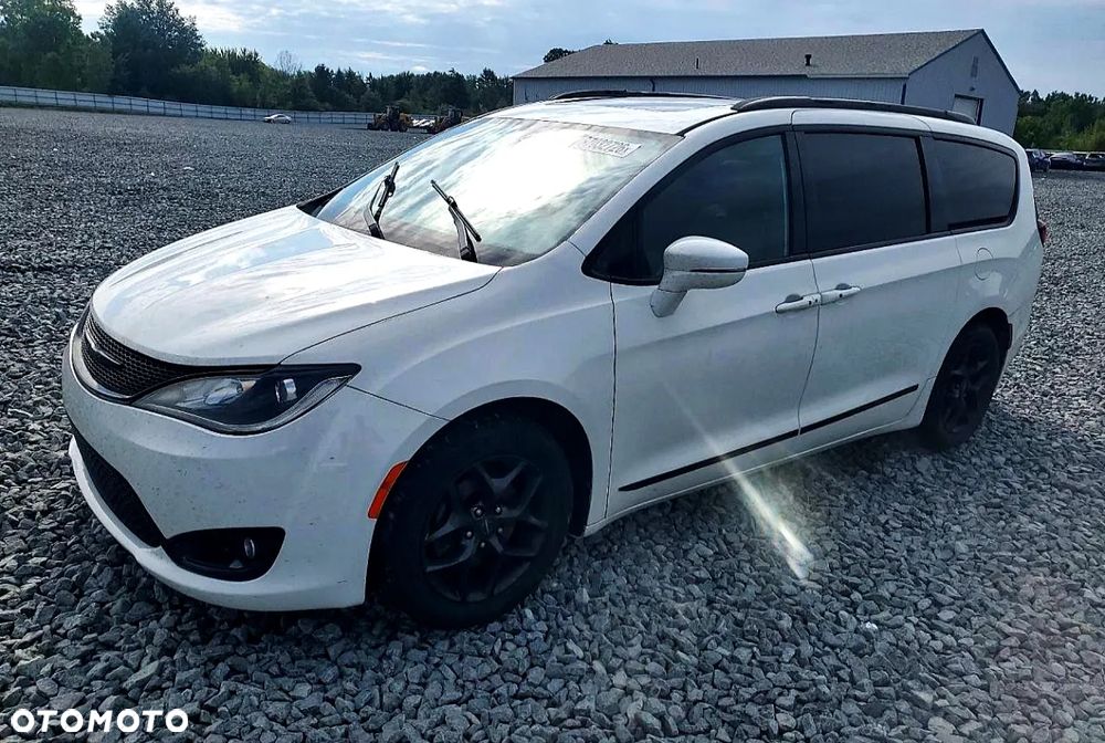 Chrysler Pacifica - 9