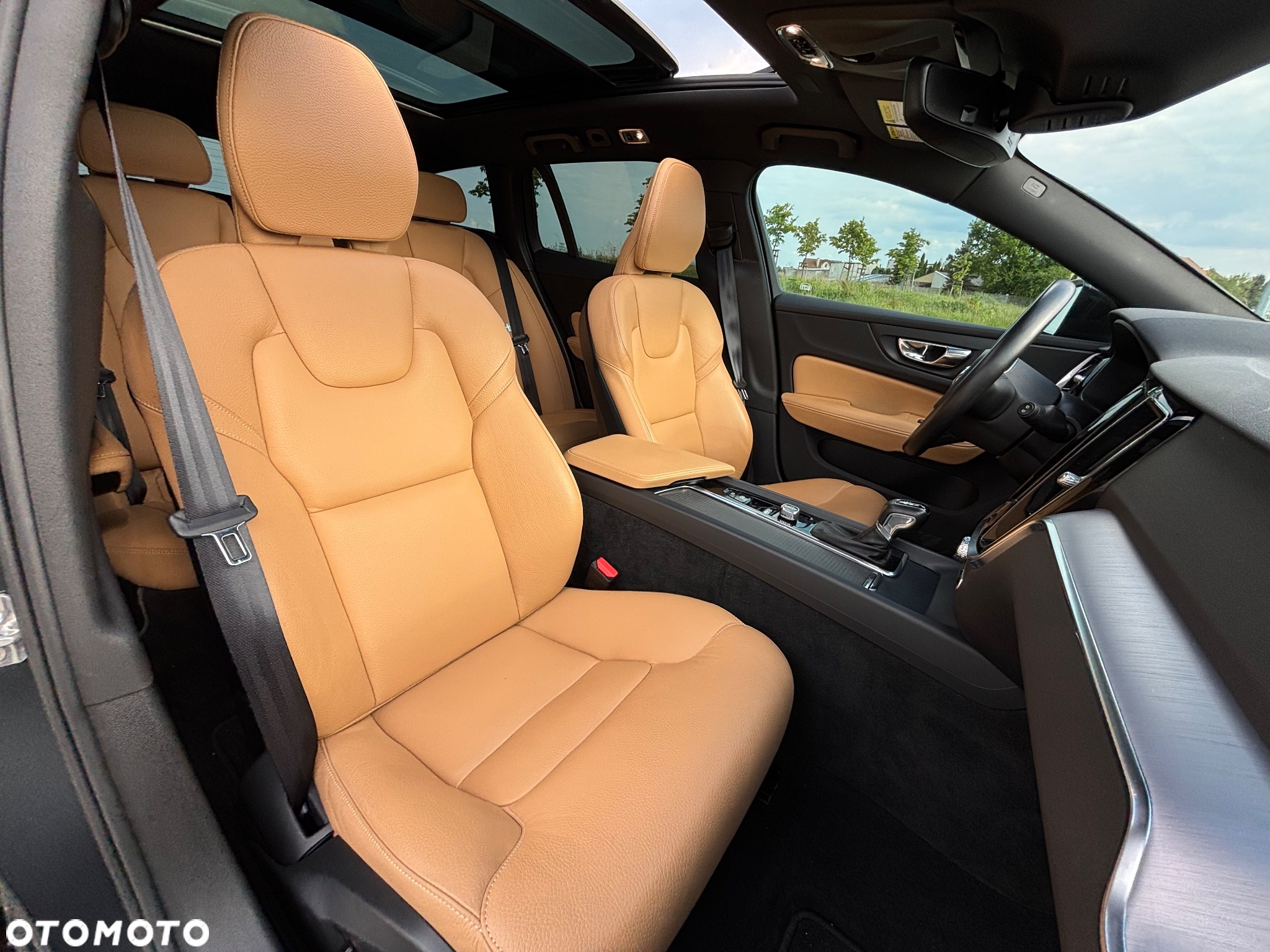 Volvo V60 T6 AWD Momentum Pro - 25