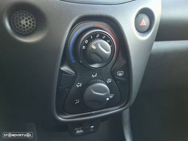 Citroën C1 VTi S&S Live - 14