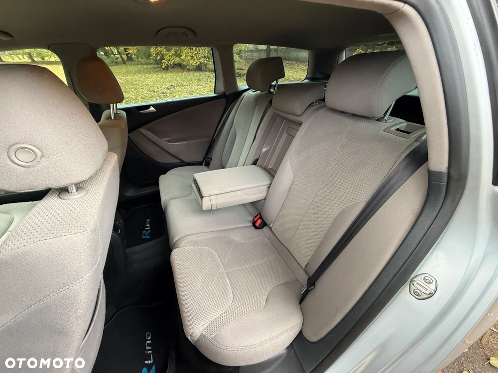 Volkswagen Passat Variant 2.0 TDI DPF R-Line Edition - 24