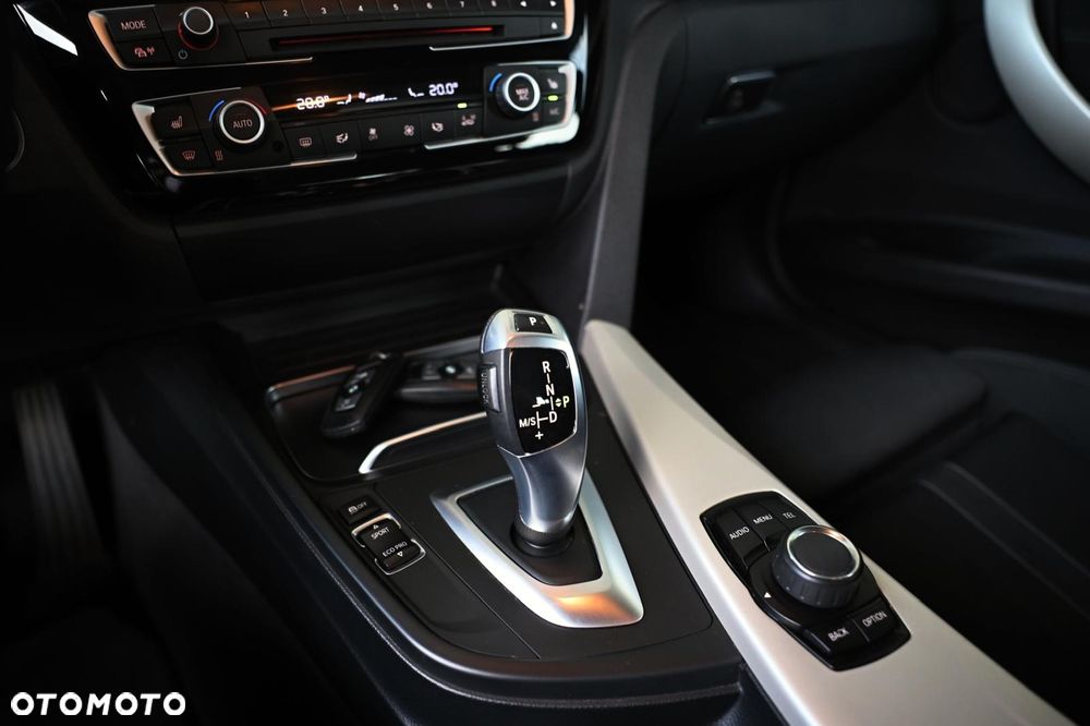 BMW Seria 3 318i - 15