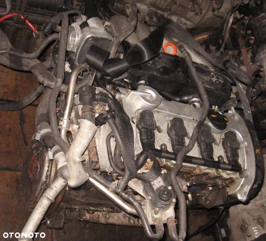 2.0 FSI silnik słupek silnika AUDI A3 8P - 1