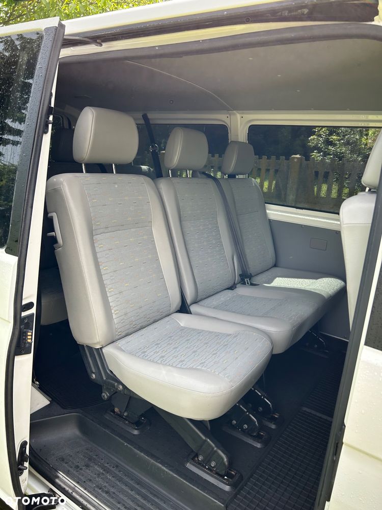 Volkswagen Caravelle - 3