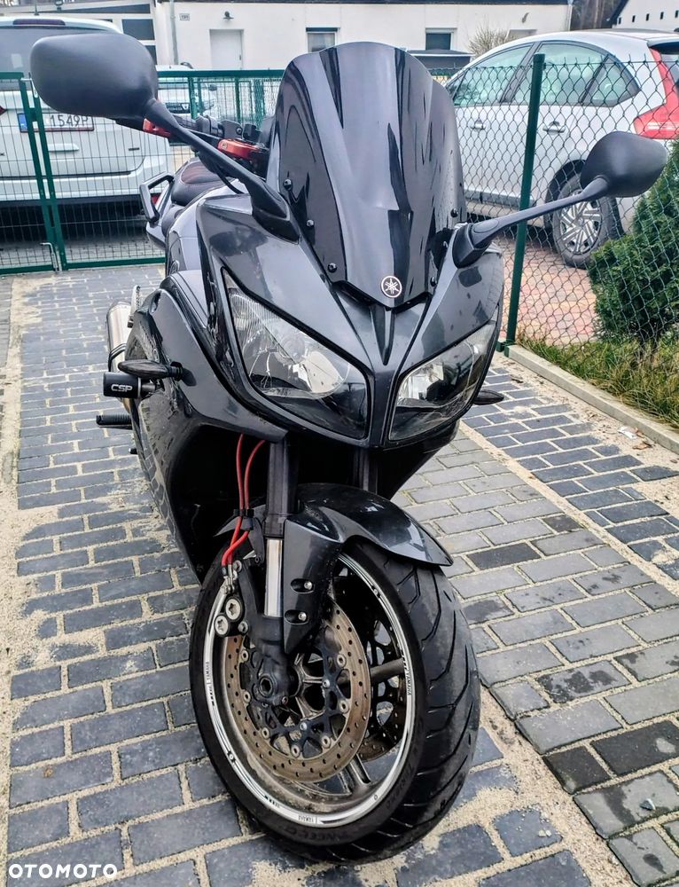 Yamaha FZ - 11