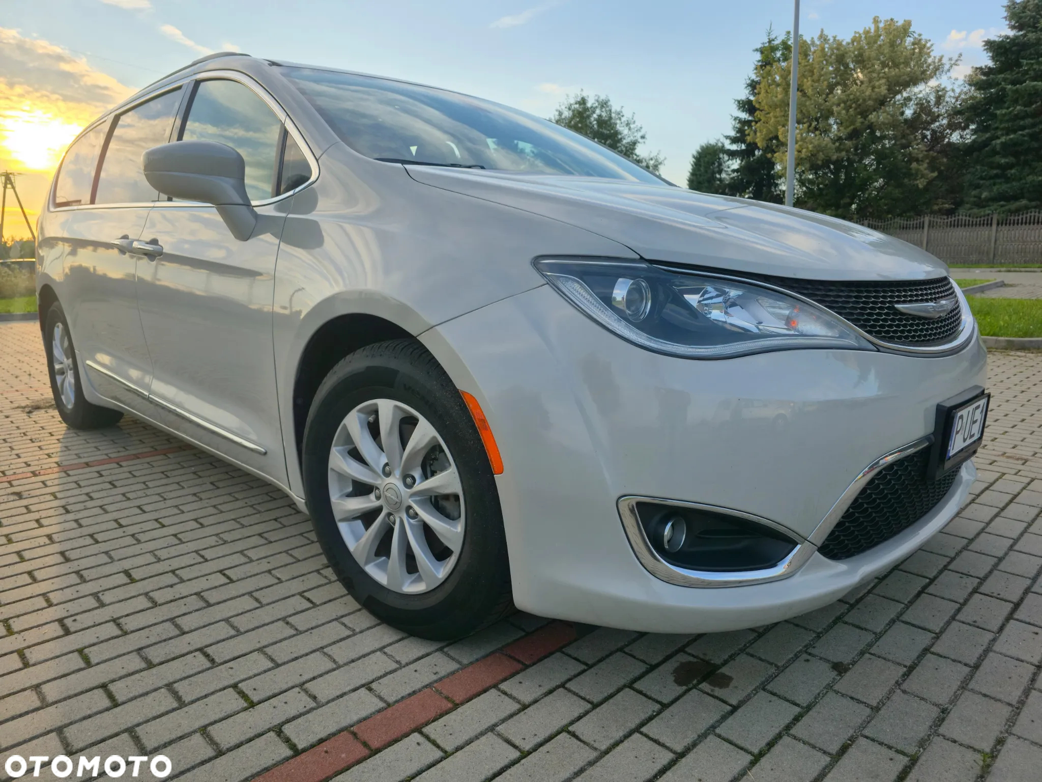 Chrysler Pacifica - 2