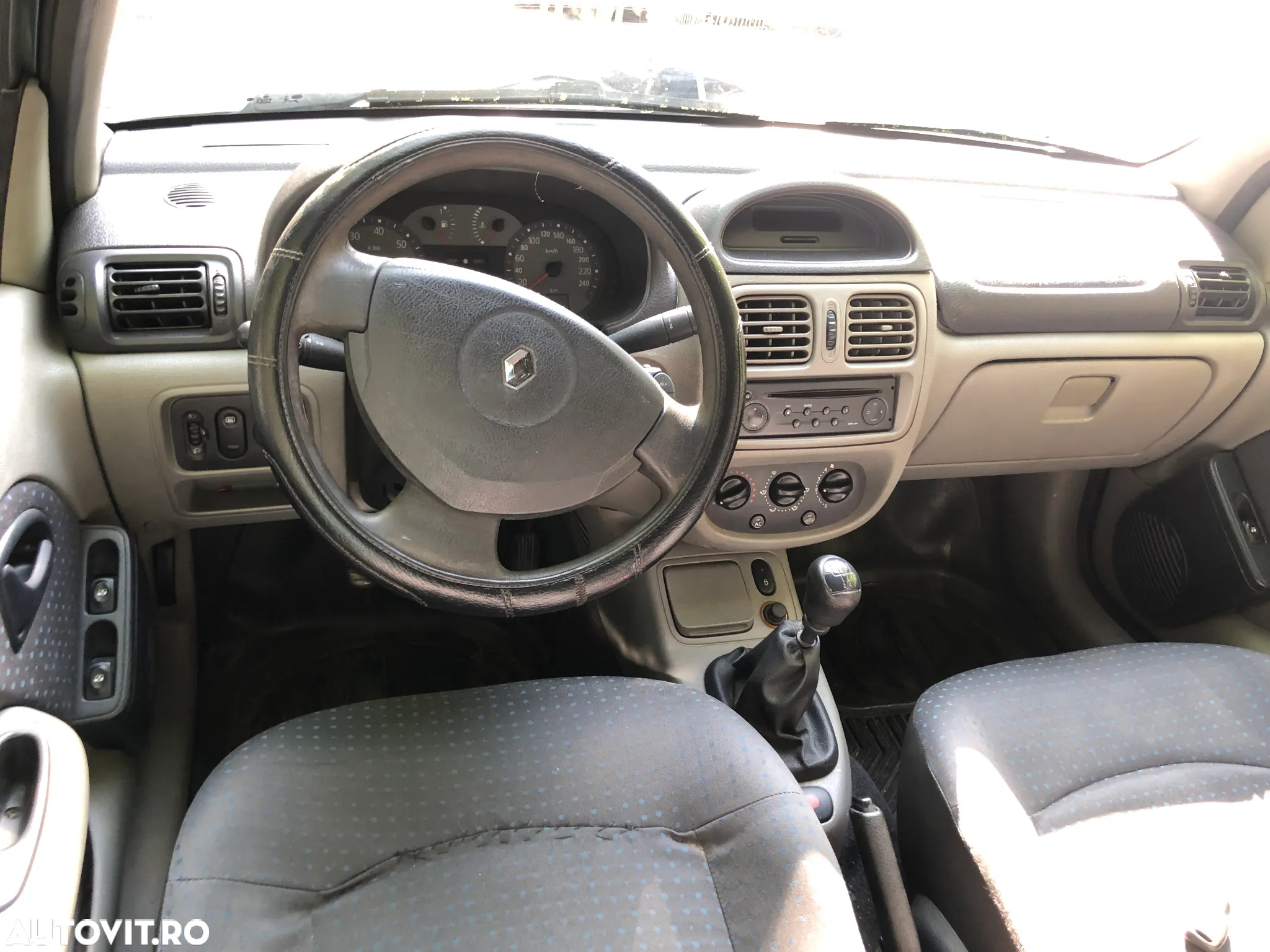 Dezmembrez Renault Clio Symbol 2005 verde 1,5 dci - 7