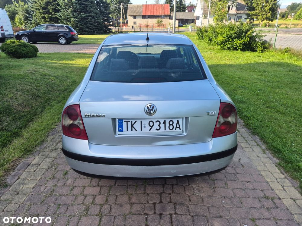 Volkswagen Passat 1.9 TDI Comfortline - 11
