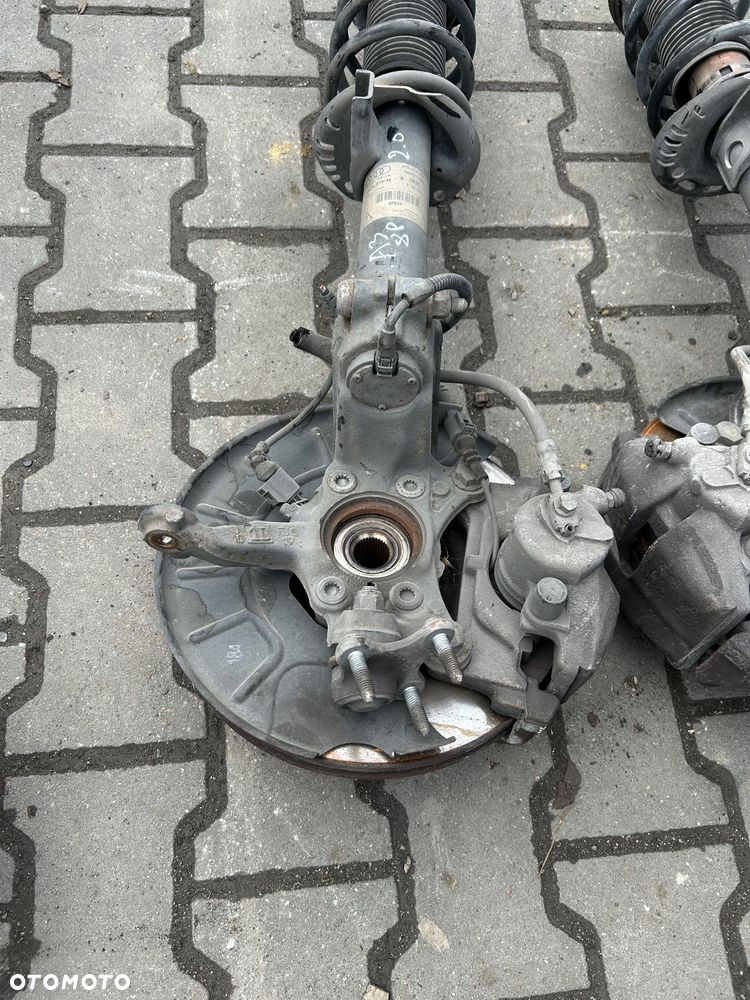 Audi A3 8P 2.0 tdi zwrotnica lewa prawa kopyto mc-pherson Touran I lift Octavia II lift Volkswagen Golf VI Passat B6 - 2