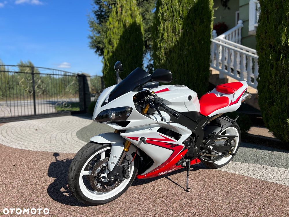 Yamaha R1 - 24