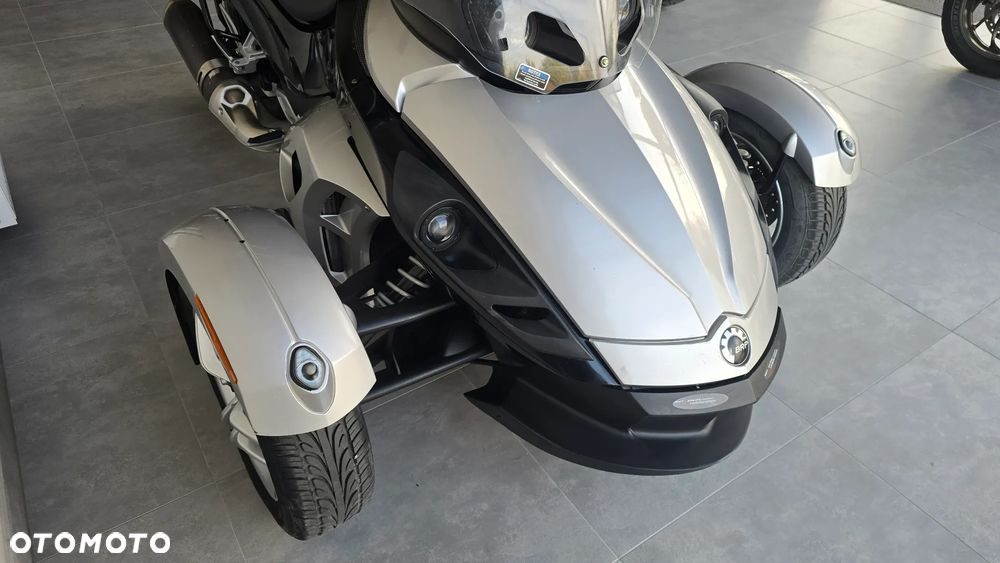 Can-Am Spyder - 18