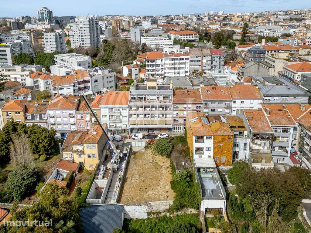 Terreno urbano na Boavista no Porto - Grande imagem: 2/14