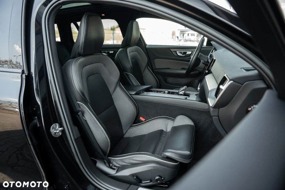 Volvo V60 B4 B DKG Ultimate Dark - 24