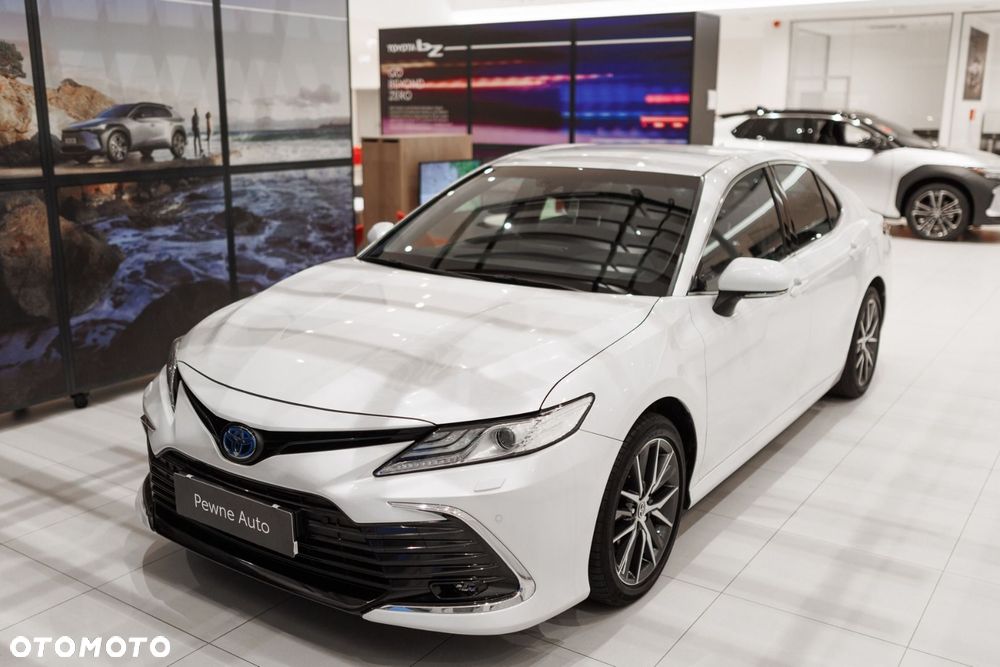 Toyota Camry - 4