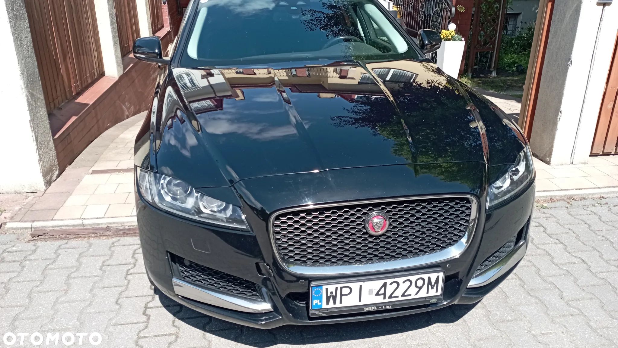 Jaguar XF 2.0 i4D AWD Prestige - 1