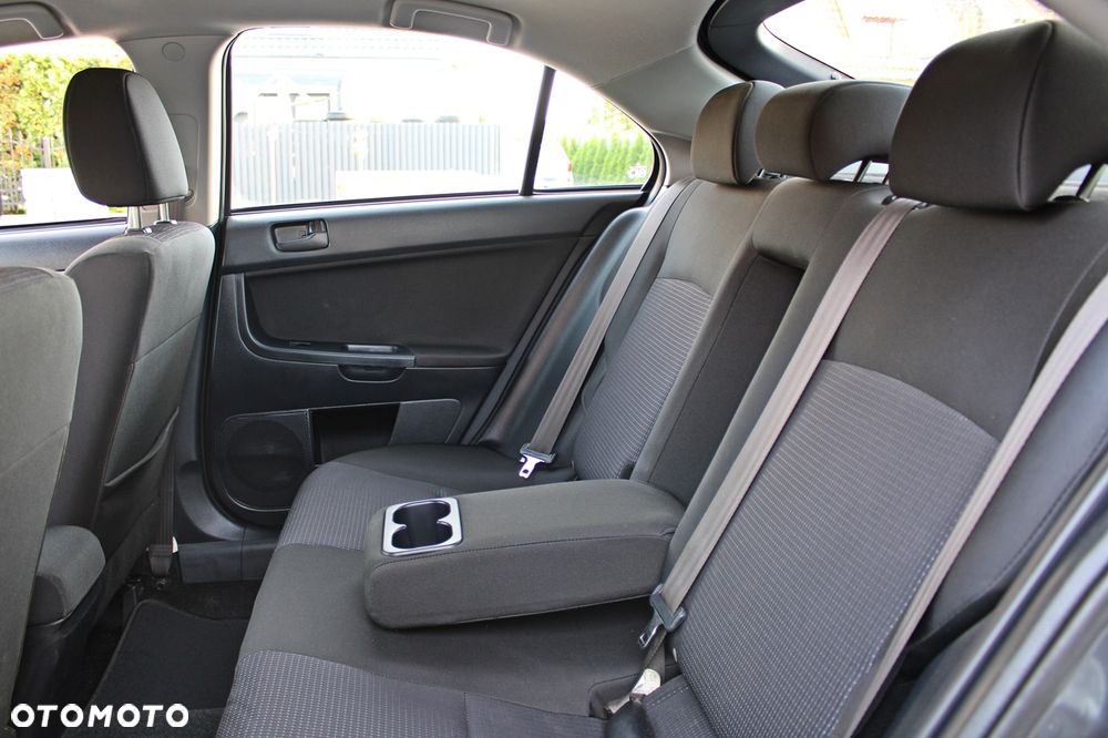 Mitsubishi Lancer 1.8 Intense - 24