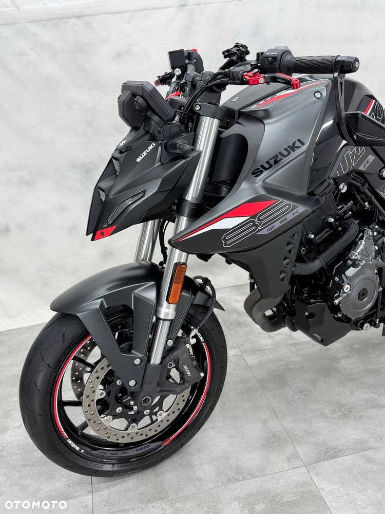 Suzuki GSX - 23