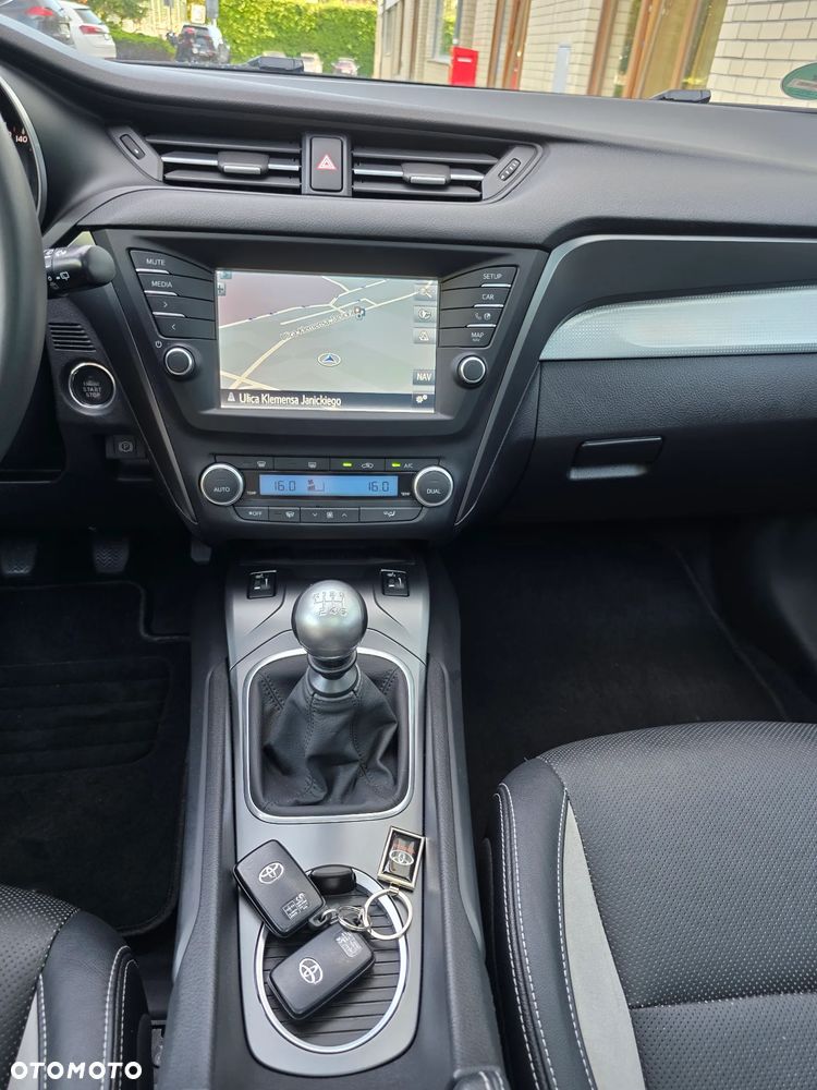 Toyota Avensis - 31