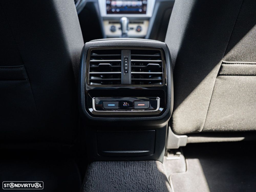 VW Passat Variant 2.0 TDI Confortline DSG - 38