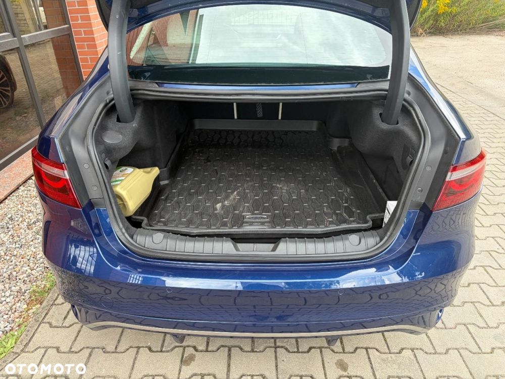 Jaguar XF 2.0 P300 AWD R-Dynamic S - 30