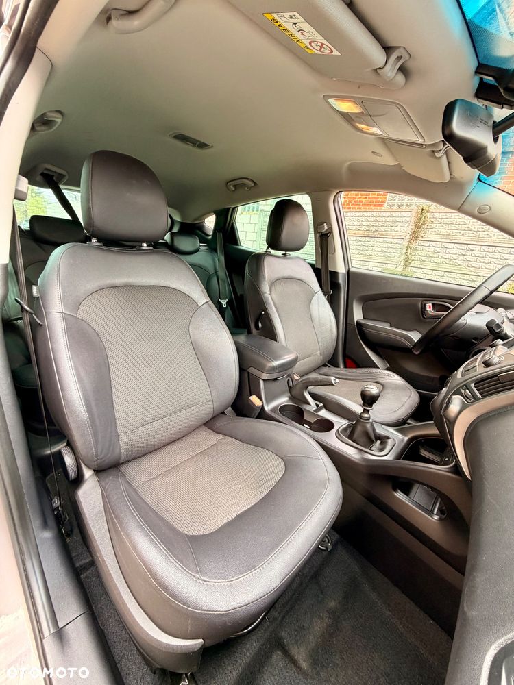 Hyundai ix35 1.7 CRDi 2WD blue Finale Gold - 10