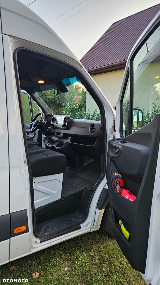 Mercedes-Benz Sprinter - 15