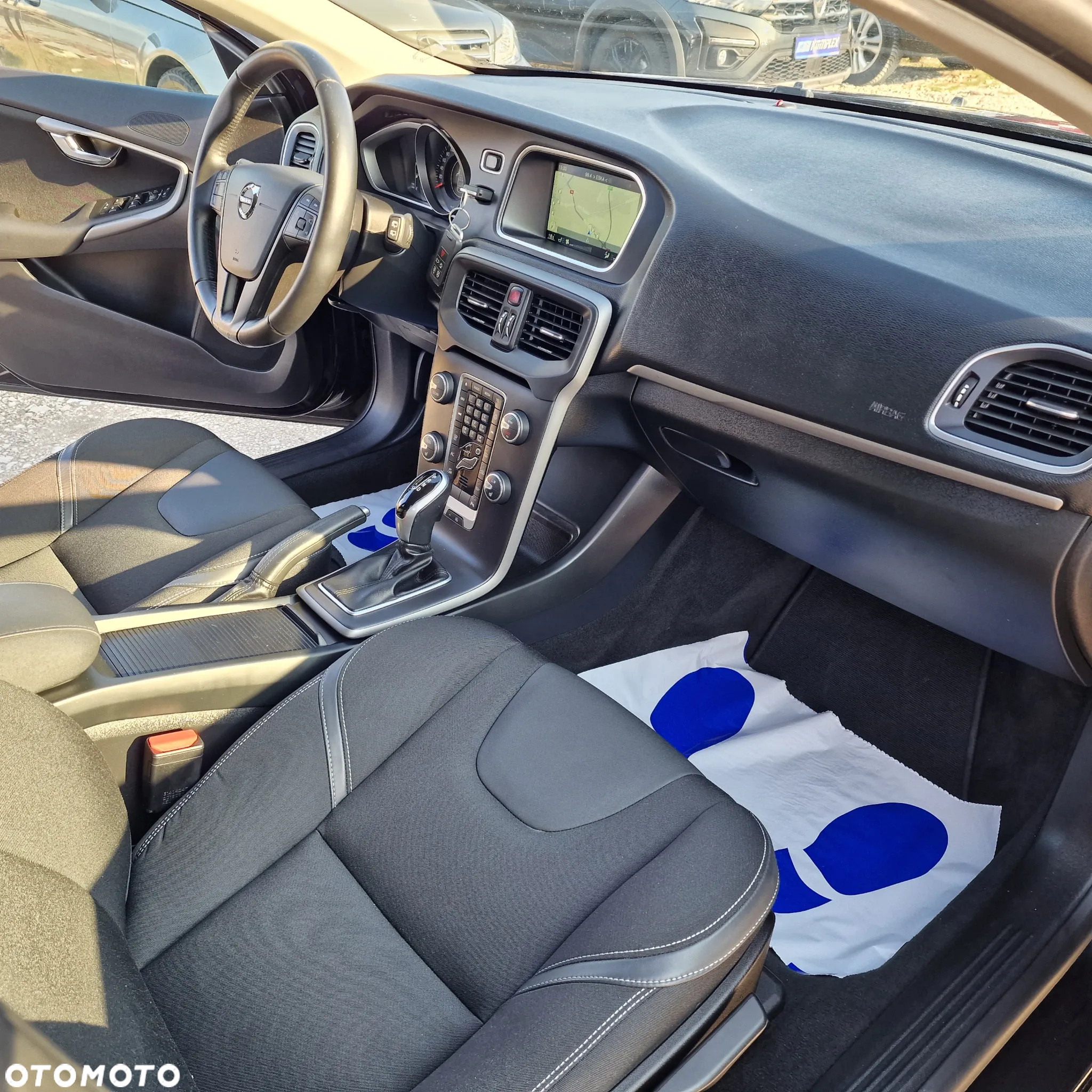 Volvo V40 T3 Drive-E Momentum - 18