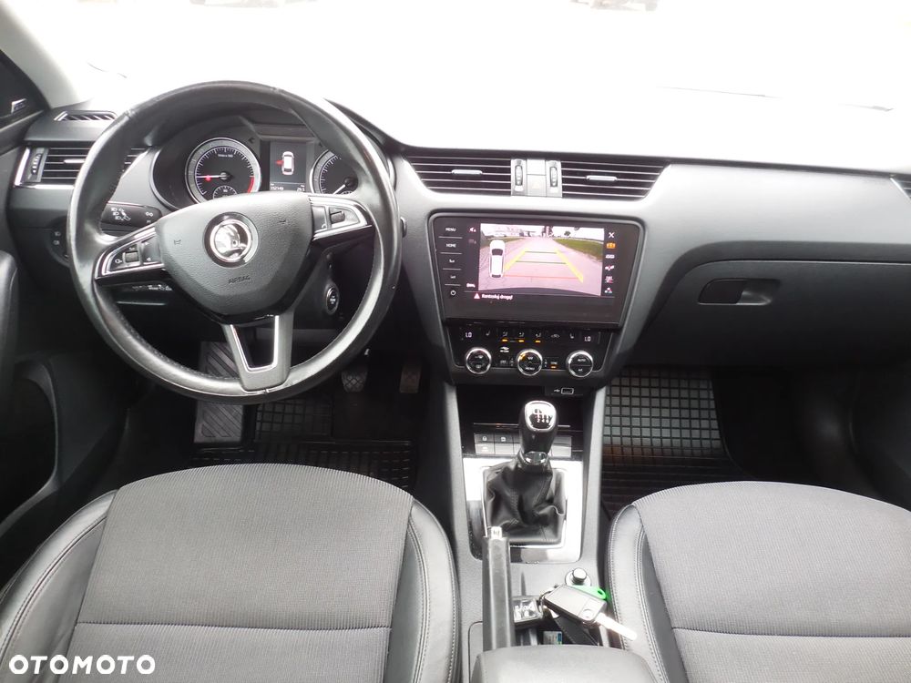 Skoda Octavia Combi 2.0 TDI Sportline - 17