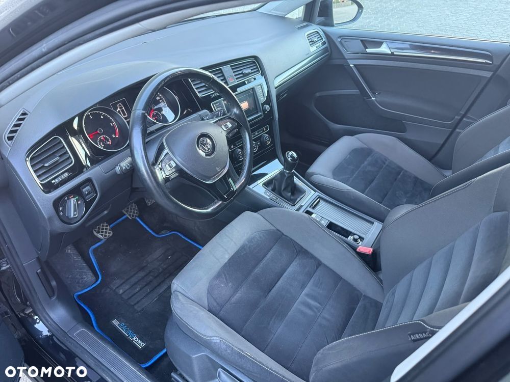 Volkswagen Golf - 11