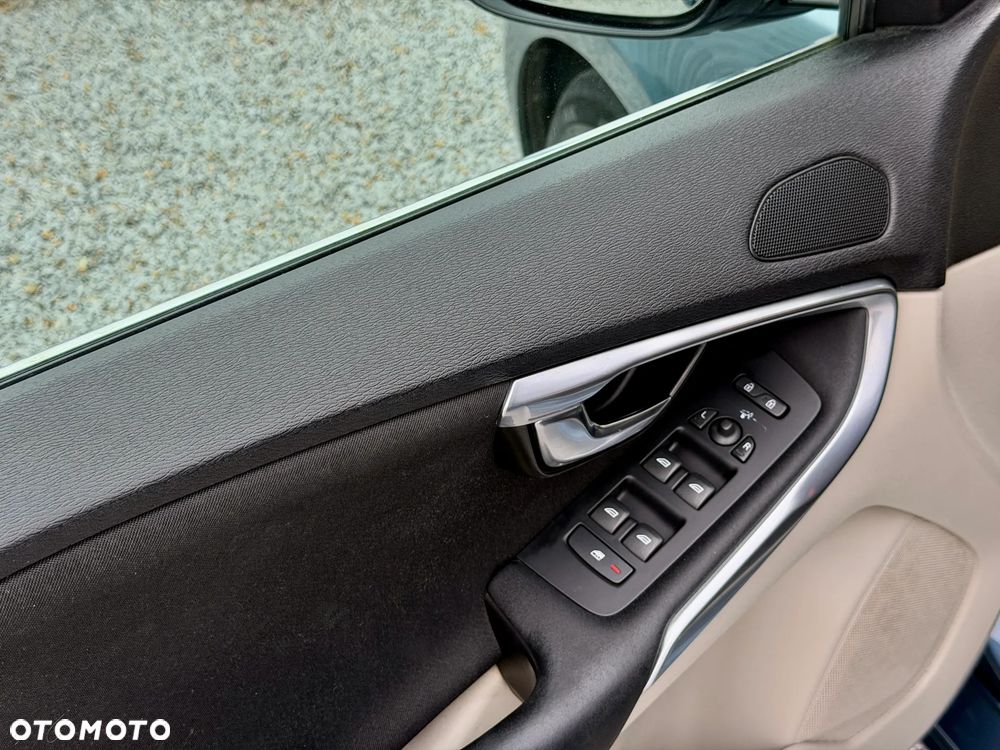 Volvo V40 D2 Momentum - 17