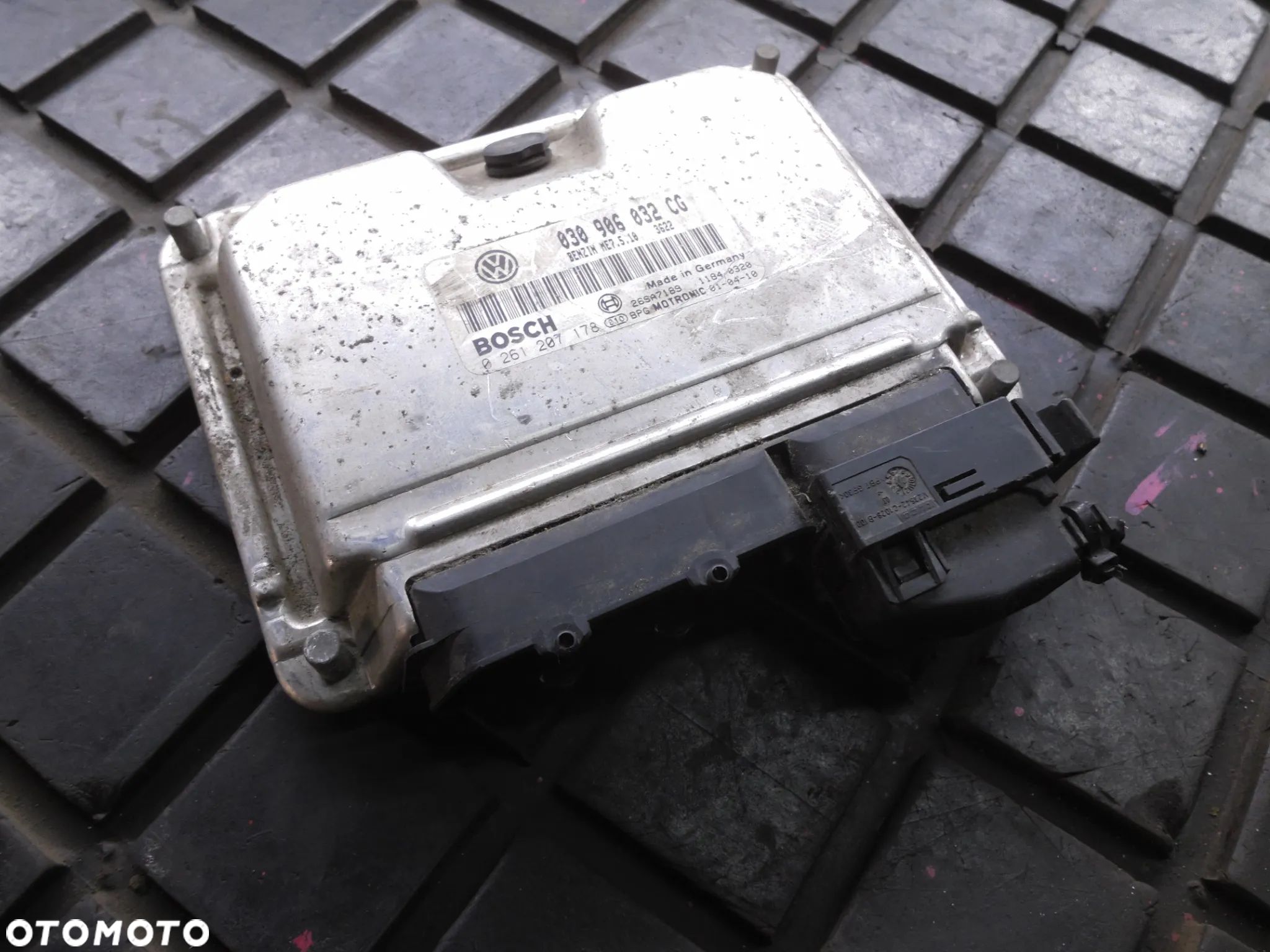 KOMPUTER SILNIKA VW POLO III 1.4 MPI 030906032CG  0261207178 - 1