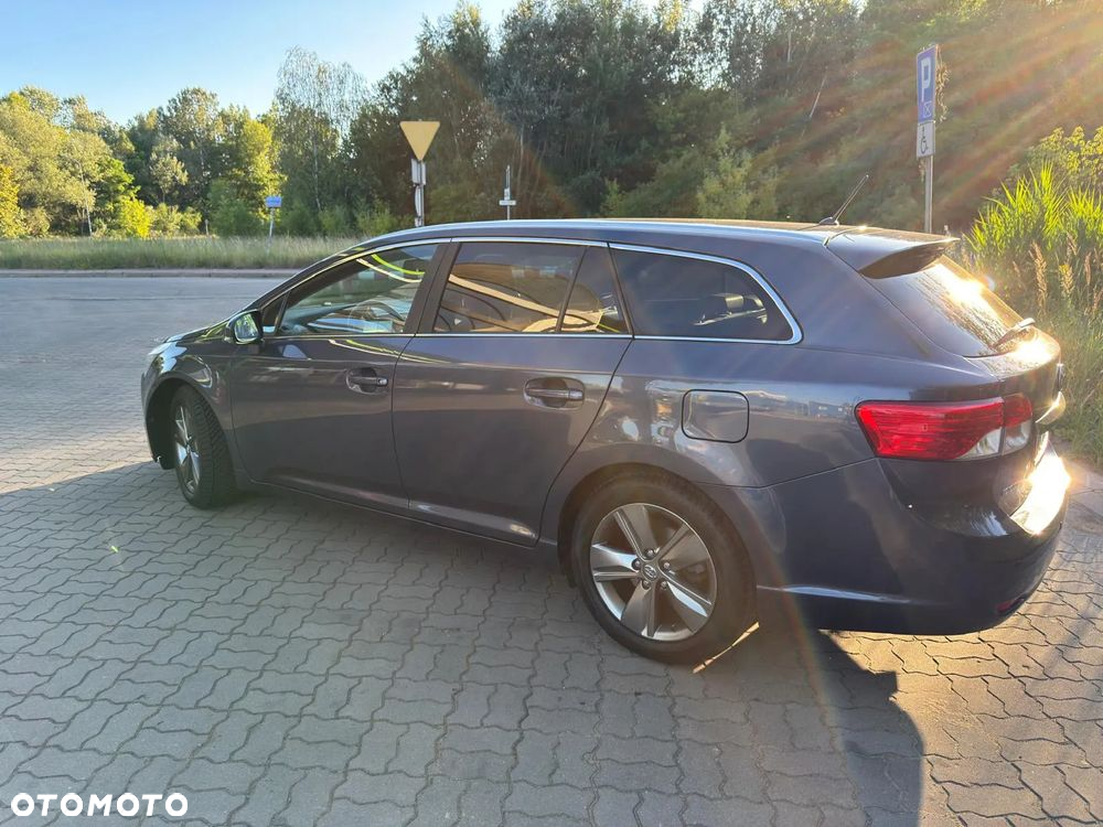 Toyota Avensis 2.2 D-4D Prestige - 8