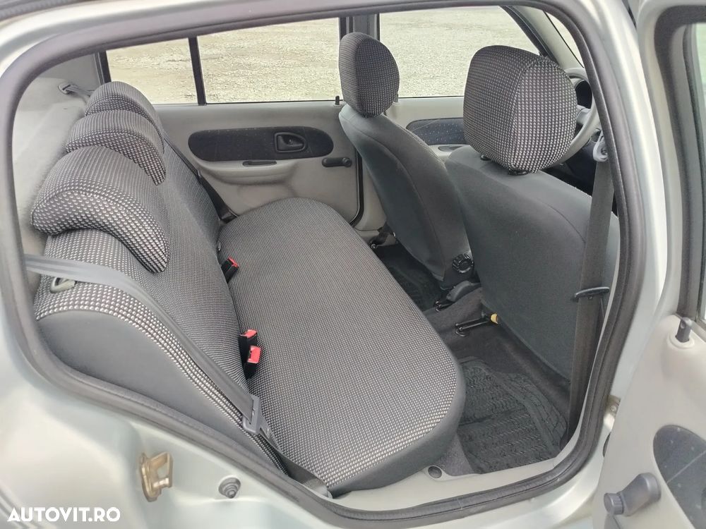 Renault Clio - 11