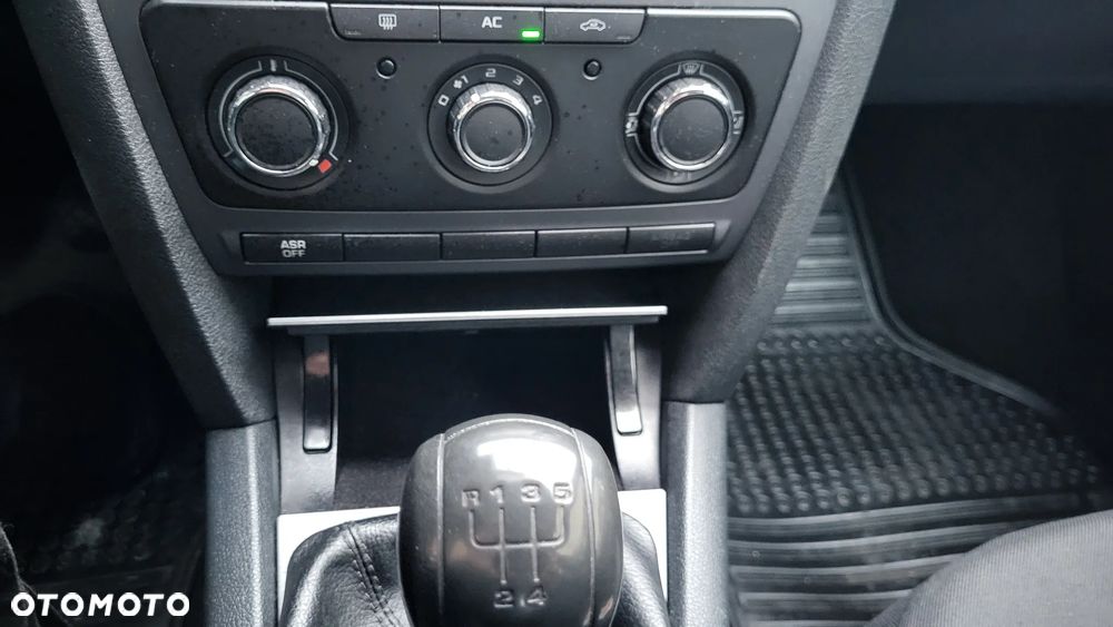 Skoda Octavia 1.6 Tour Business - 11