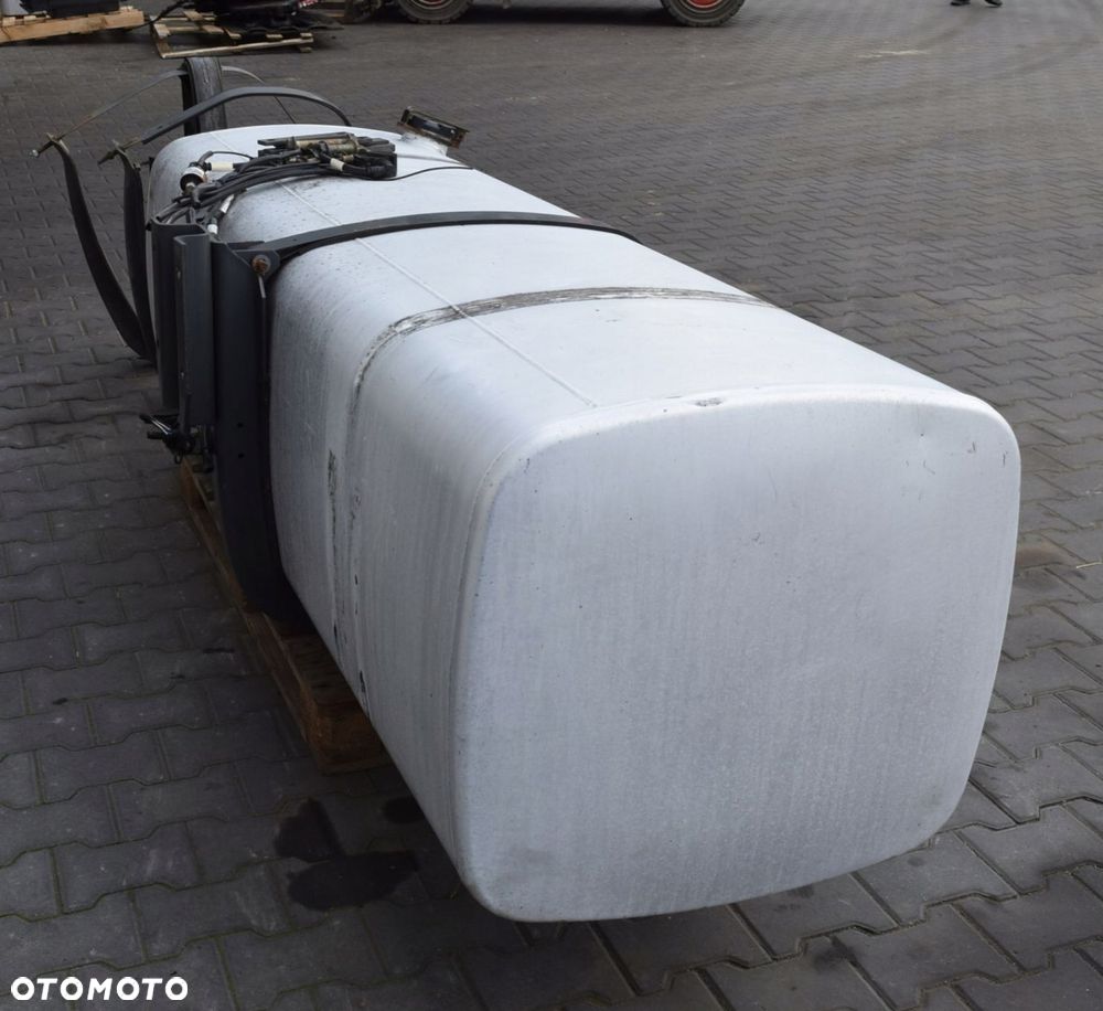KOMPLETNY ZBIORNIK PALIWA + MOCOWANIA DAF 870L - 4