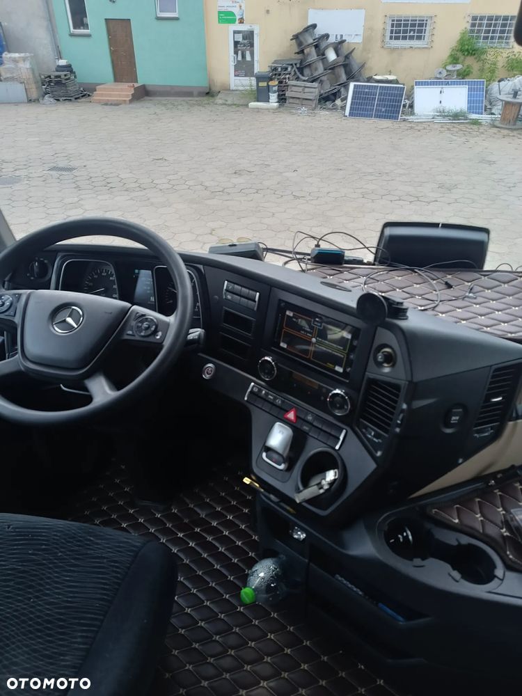 Mercedes-Benz Actros - 8
