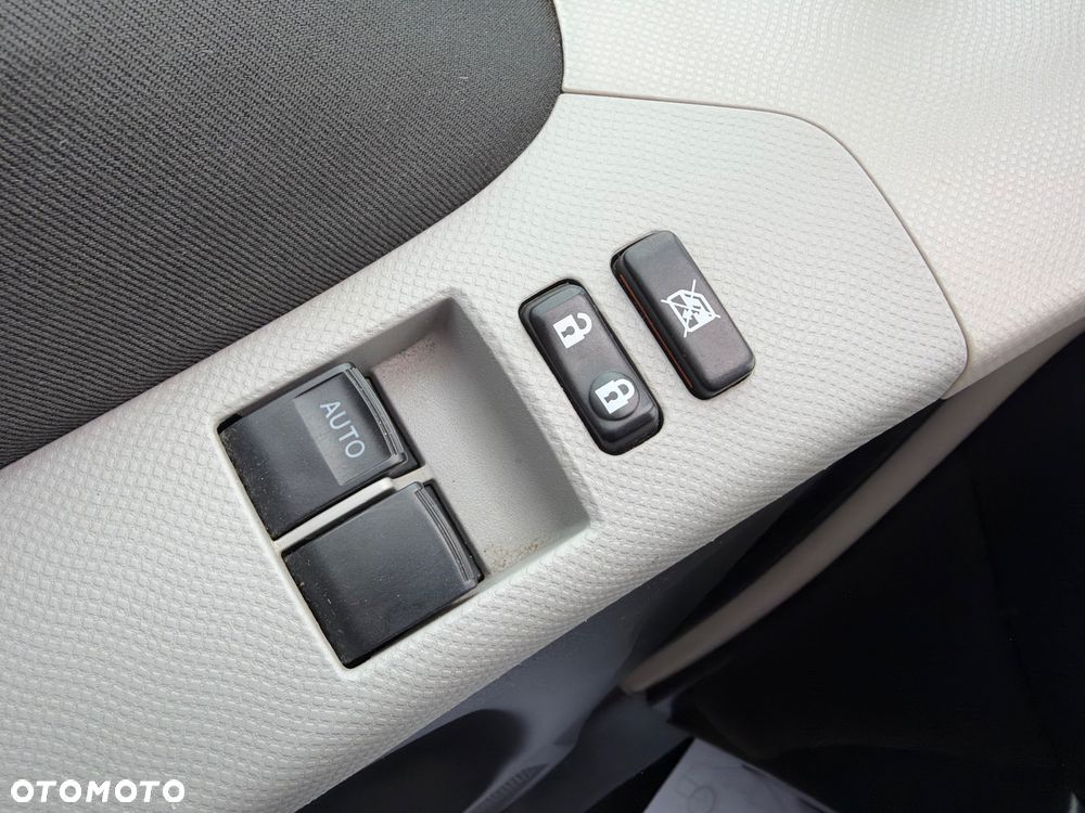 Toyota Yaris - 16