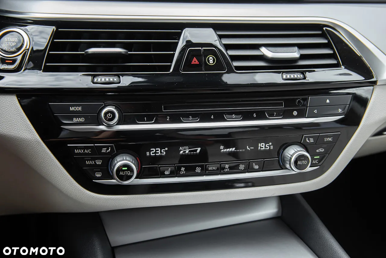 BMW Seria 5 520d xDrive Luxury Line - 30